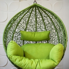 Купить недорого зеленое подвесное кресло из ротанга