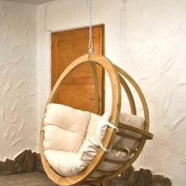 Подвесное кресло качеля из натурального дерева купить в Украине